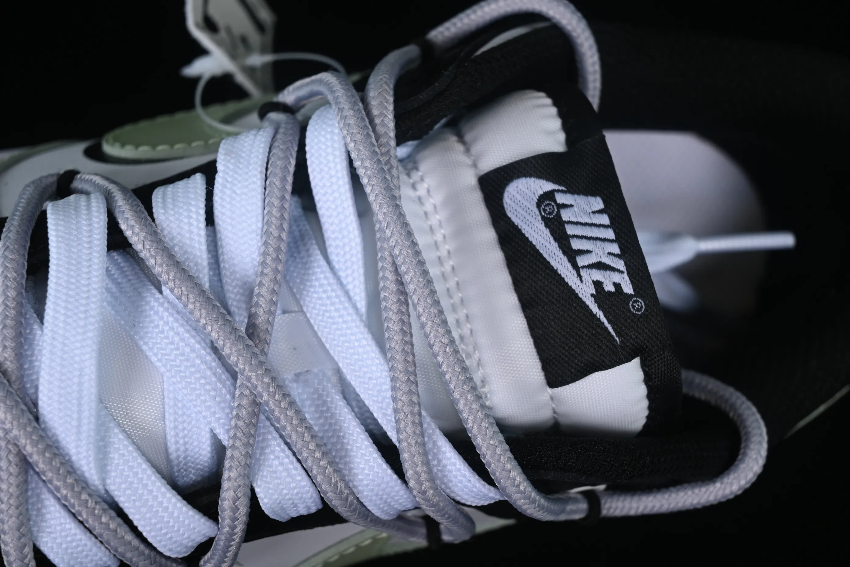 All Categories Nk SB Dunk Series Nk SB Dunk Low Low-top sneakers Nk Dunk Low Rolling in Black and white yellow panda Graffiti simple SB strap low-top casual sneakers DD1503-101